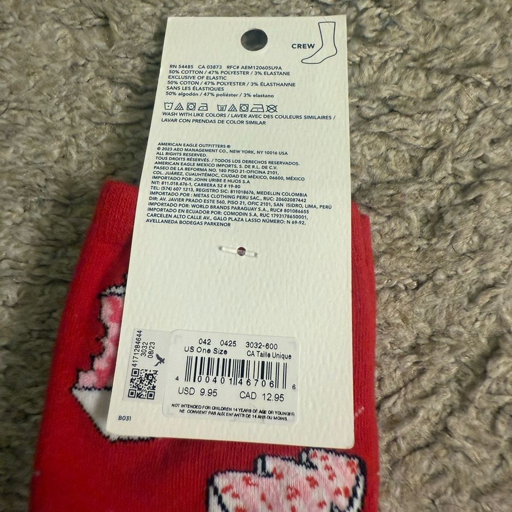 American Eagle AE Red Pink Christmas Tree Snack Cake Graphic Women’s Crew Socks - Picture 5 of 7